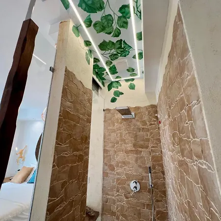 Urban Jungle Bed & Breakfast Neapol