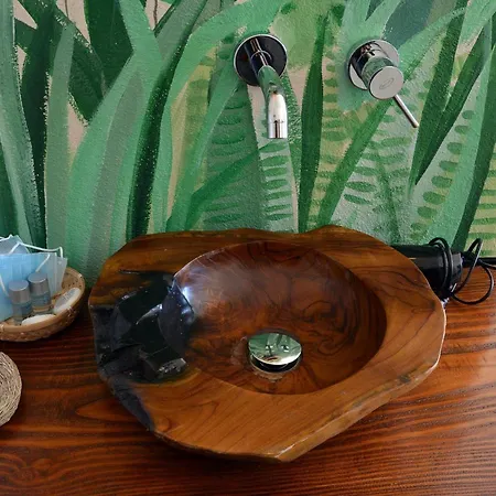 Urban Jungle Bed and breakfast