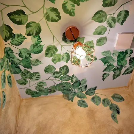 Bed & Breakfast Urban Jungle 4*